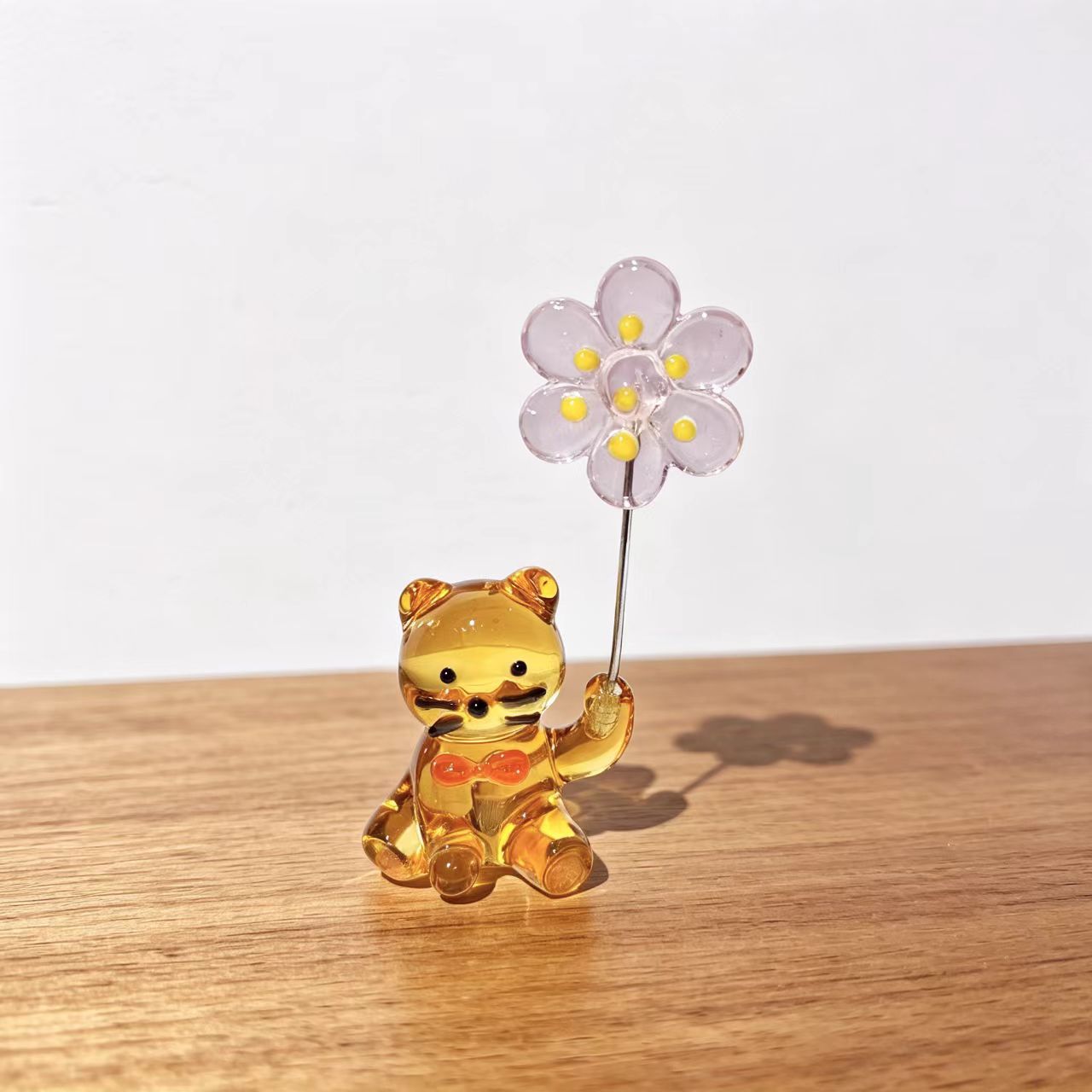 和風ガラス製子猫ペーパーウェイト、花の置物付きクリスタル猫オ - Paper Weight Crystal のレビューと価格
